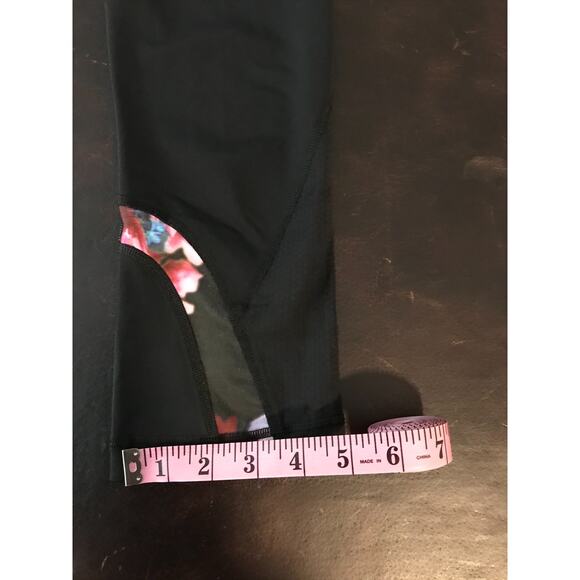 Lululemon Run: Inspire Crop II Black / Spring Has Sprung Multi - Size 6 - Picture 8 of 12